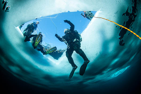 Winter ice diving, Canada