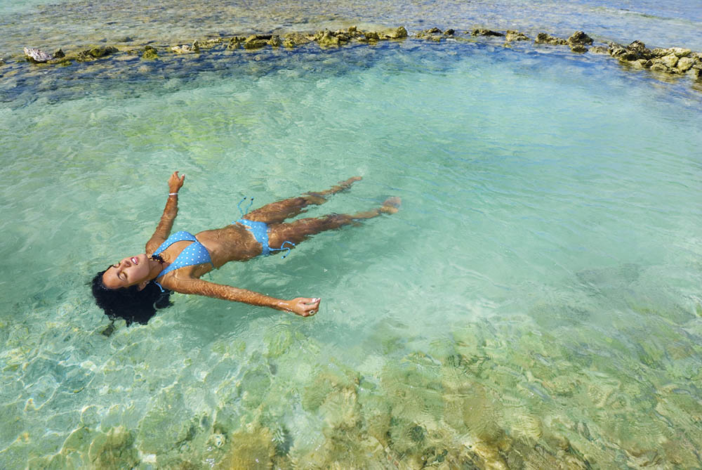 Young woman relaxing in the ocean